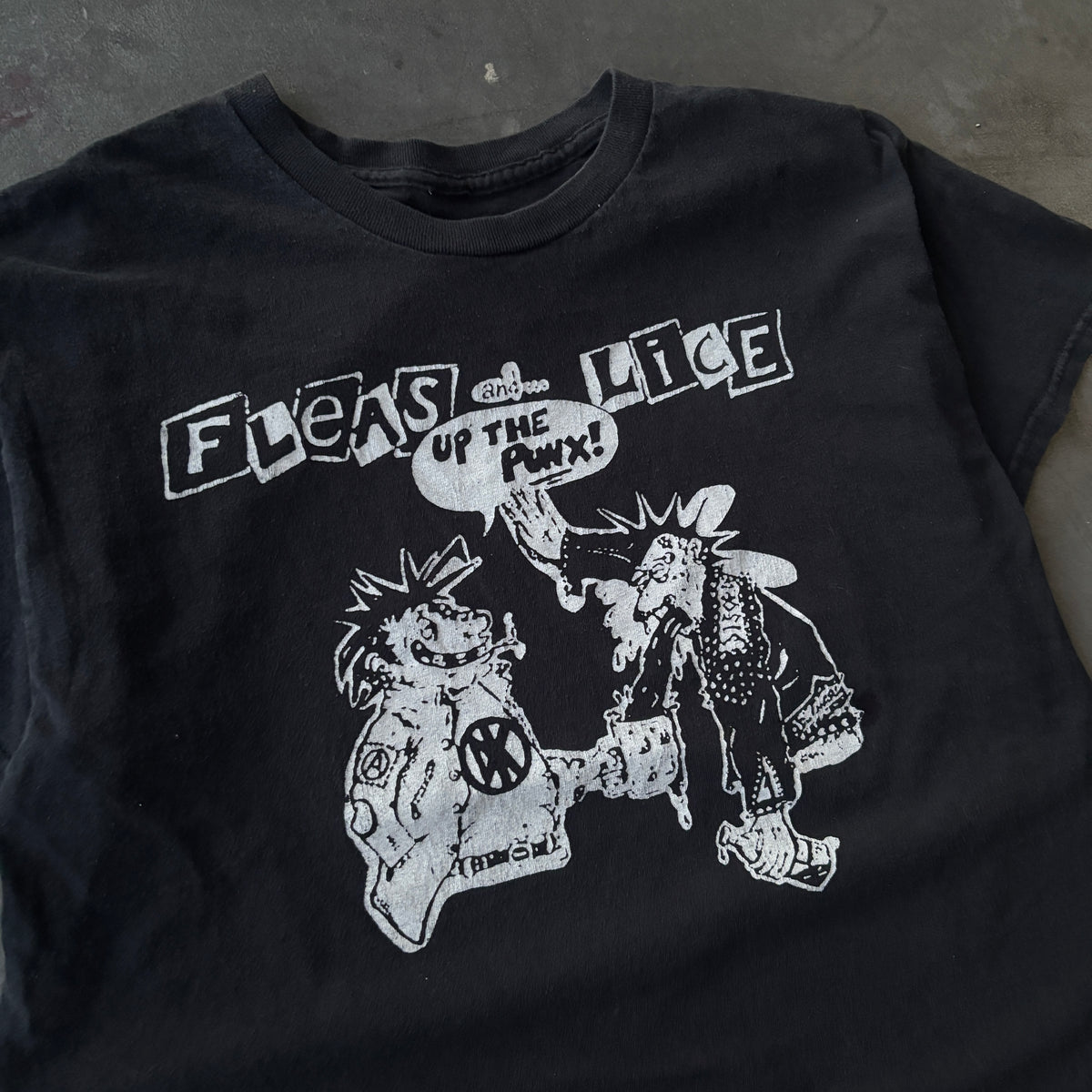 2000s Punk tee "fleas and lice" Medium